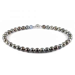 Tahitian pearl necklace
